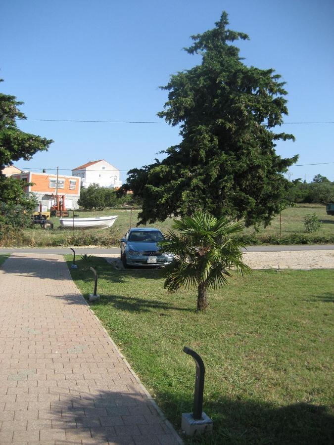 Villa „Drei Palmen“ Sveti Filip i Jakov Exterior photo