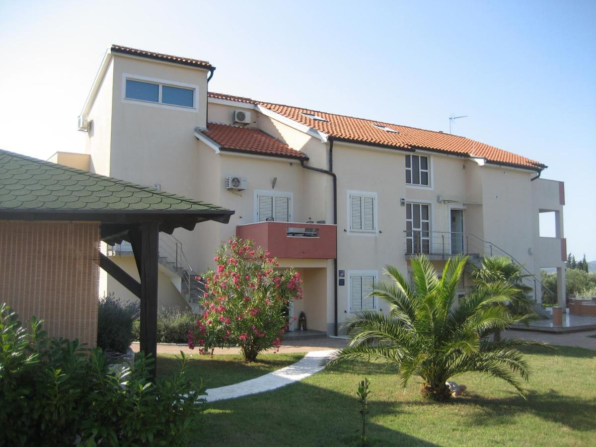 Villa „Drei Palmen“ Sveti Filip i Jakov Exterior photo