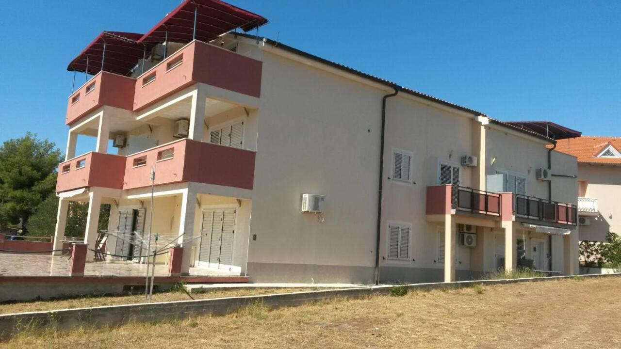 Villa „Drei Palmen“ Sveti Filip i Jakov Exterior photo